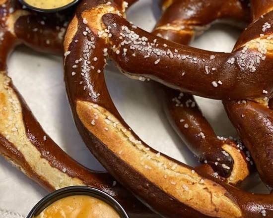 Order Hot Pretzels food online from Barrel Junction store, Shaler Township on bringmethat.com