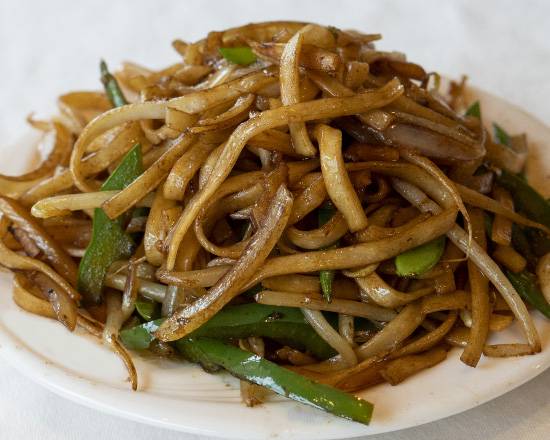 Order Vegetable Lo Mein food online from Guangzhou Restaurant store, Cambridge on bringmethat.com
