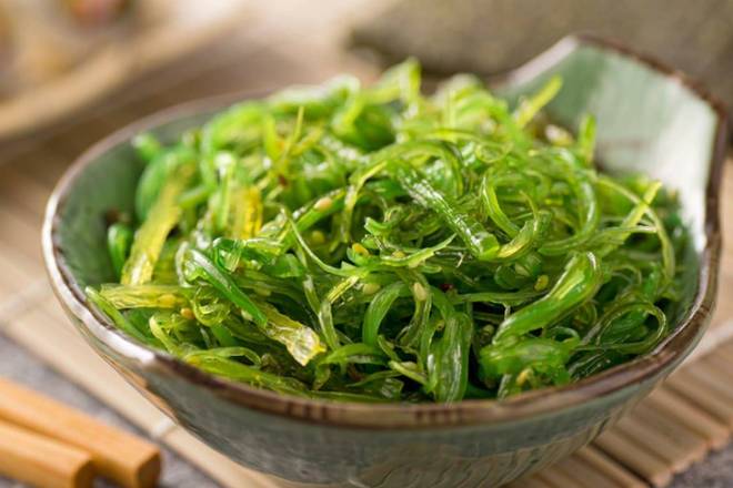 Order Chuka Wakame Seaweed Salad (海带丝沙拉) food online from Kyuramen 九汤屋 store, Cherry Hill on bringmethat.com